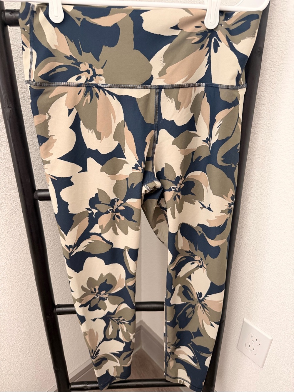 Old Navy Floral High-Rise Leggings in Navy, Olive & Cream